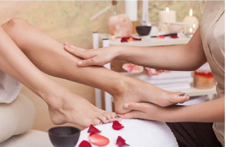 THE BENEFITS OF REGULAR FOOT MASSAGES - SelectFlex